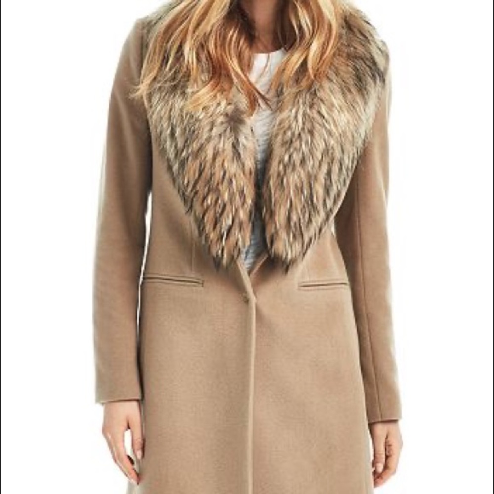 NWOT SAM. Crosby Coat in Beige with Fur Trim.